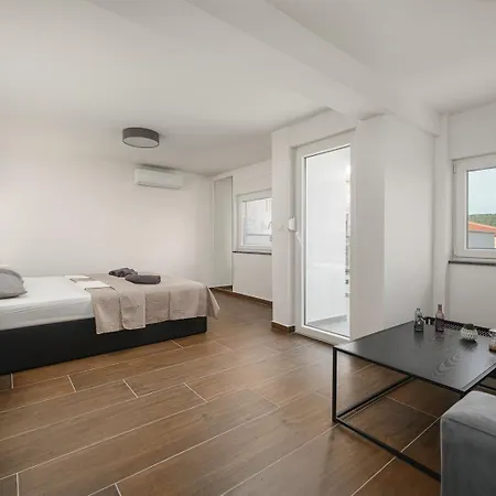 Διαμέρισμα Diamond Τρογκίρ