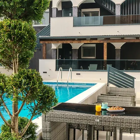 Diamond Apartment *