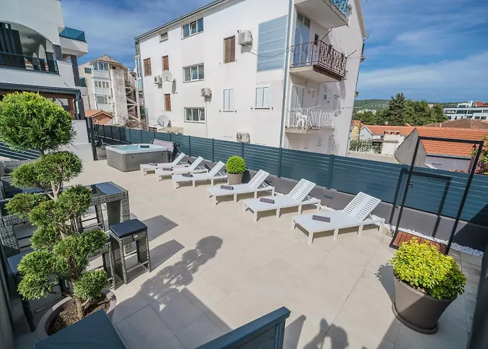 Diamond * 特罗吉尔